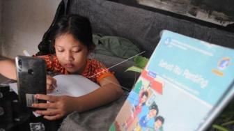 Challenges of Online Learning in the Outermost Island of Indonesia
