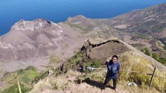 Underwater Volcanic Eruption in East Nusa Tenggara