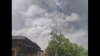 Mount Semeru in East Java Erupts