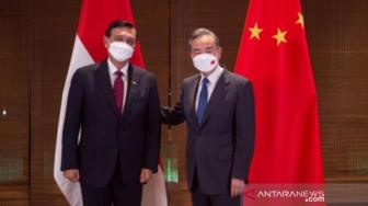 Minister Luhut Met Chinese Foreign Minister in Zhejiang