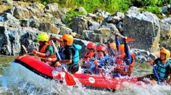 Rafting through Hundred-year-old Fossils at Merangin River