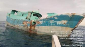 Mysterious 'Sinar Bahari' Ship Floating on Bali Sea