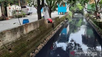 Viral, the Purple Drainage Water in Tangerang