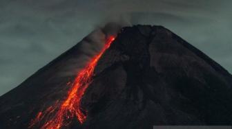 Mt Merapi in Yogyakarta Released Lava Avalanches