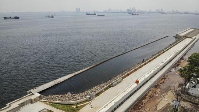 The embankment development as part of National Capital Integrated Coastal Development in Jakarta