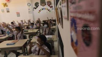 Jakarta Allows In-Person Learning with 100 Percent School Capacity