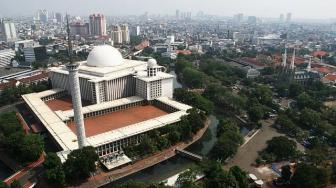 Indonesia Issues Regulation on Mosque's Loudspeakers