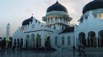 The Grand Baiturrahman Mosque, Silent Witness of Tsunami in Aceh