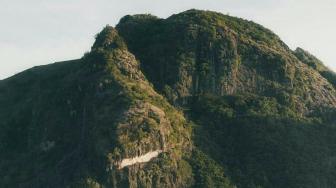 Signs of an Ancient Volcano Detected Under Mount Budheg in East Java