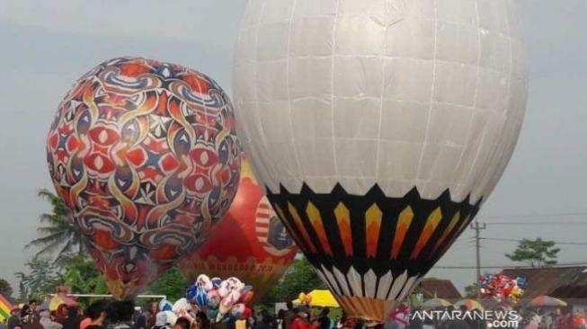 Hot air balloon festival in Wonosobo, Central Java. (Photo: ANTARA/Heru Suyitno)