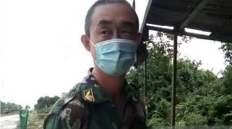 Viral, Chinese Migrant Worker Wears Military-Style Uniform in Aceh