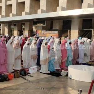 Hundreds of Thousands Filled Istiqlal Mosque for Idul Fitri Mass Prayer