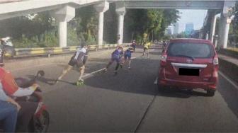 Viral: Roller Skaters 'Hijack' Major Jakarta Street