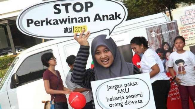 An activist protesting against child marriage. (Photo: Suara.com/Oke Atmaja)