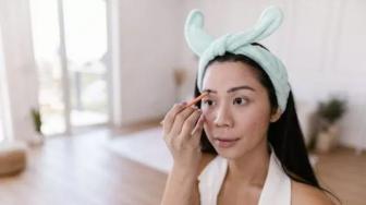 How Long Does It Take for Eyebrows To Grow Back?