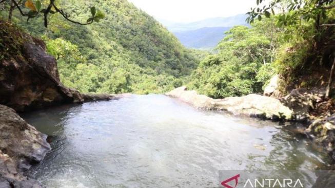The Sky Pool or known locally as Kolam di Atas Awan at Wae Lolos, West Manggarai, East Nusa Tenggara (NTT) [Antara/Gecio Viana]