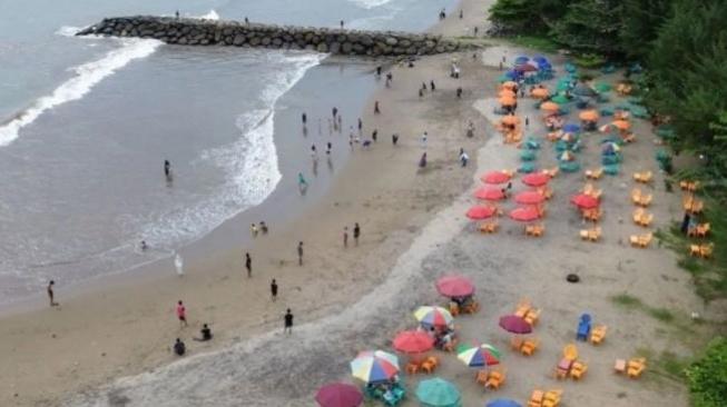 Pantai Padang Betuah or Padang Betuah beach at Padang, capital city of West Sumatra [Antara]