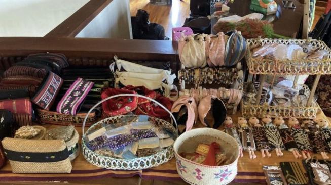 Some souvenirs made from woven crafts at the Weaving House, Puncak Waringin, Labuan Bajo, East Nusa Tenggara (NTT) [ANTARA/Imamatul Silfia]