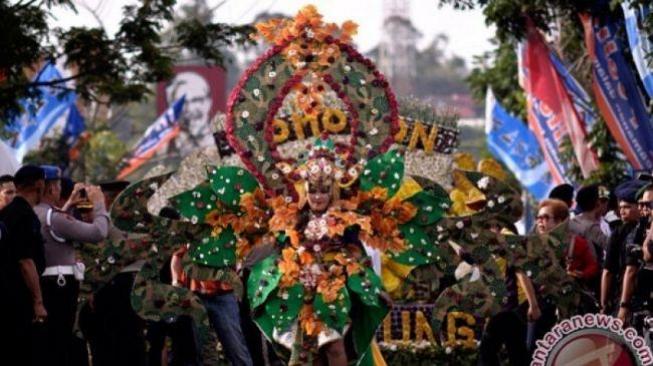 Tomohon International Flower Festival [Antara]