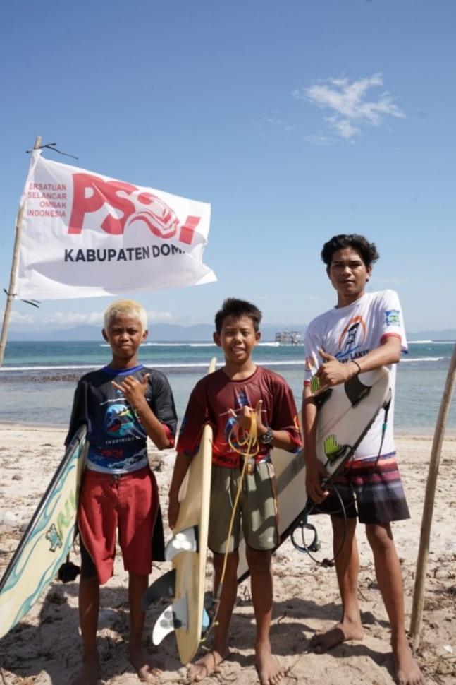 Local surfers in the event 2025 Festival Lakey at Lakey Beach, Dompu District, West Nusa Tenggara [Antara/Andika Wahyu]