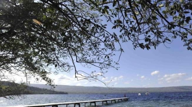 A pontoon bridge to the beautiful destination of Moyo Island [Antara/Andika Wahyu]