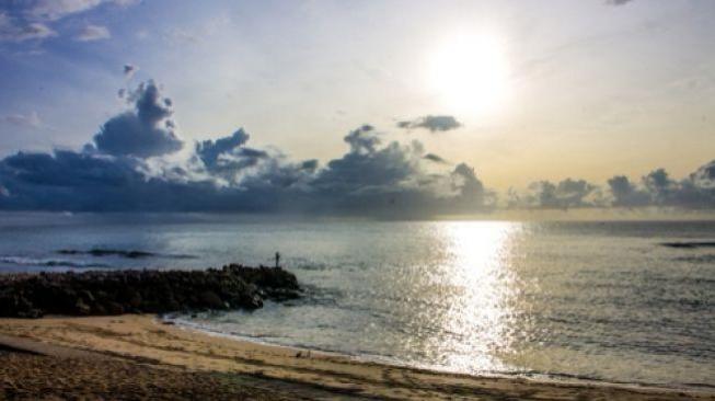 A morning scene of Benoa, Bali [Antara]