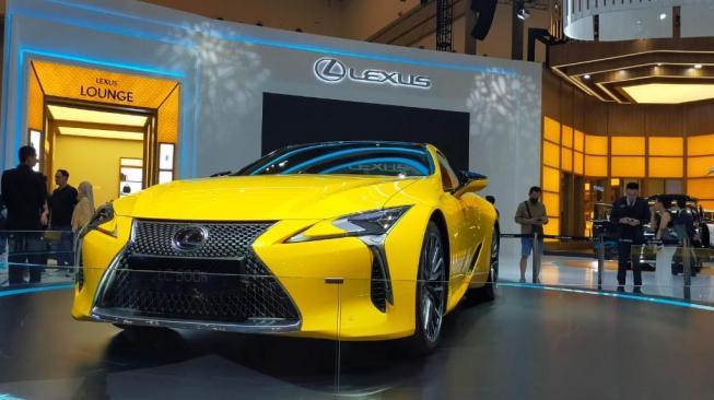 Lexus LC500h on display at GIIAS 2025 [TheIndonesia.co/CNR ukirsari]