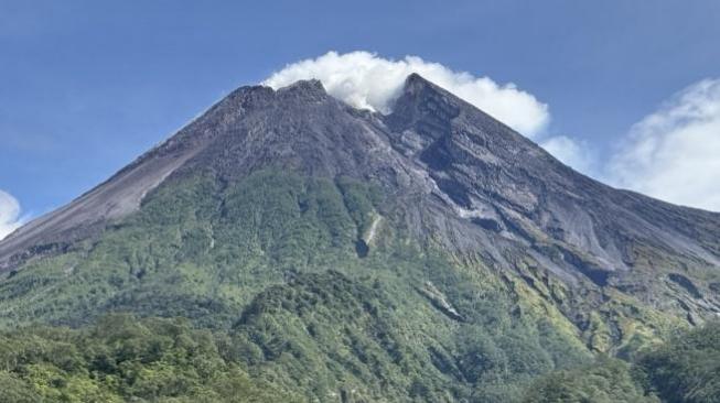 Mount Merapi in Jogjakarta [Twitter]
