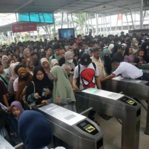 Always Overcrowded, President Prabowo Orders Expansion of Commuter Line