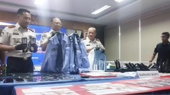 The Bogor Class I Non-TPI Immigration Office arrested 13 Japanese citizens suspected of scamming during a foreigner surveillance operation in the Sentul City area. [Antara]