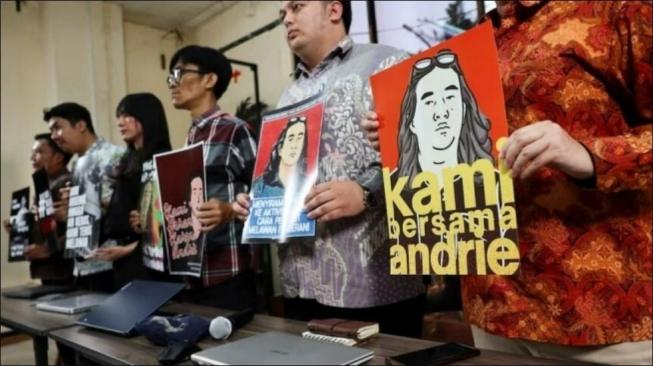 Civil society coalition shows solidarity for Andrie Yunus. [Suara.com]