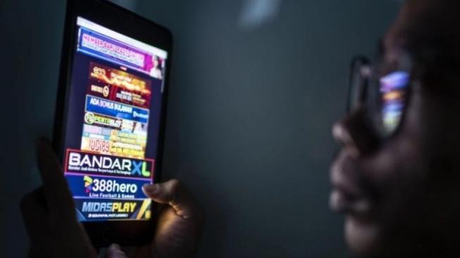 Nearly 200,000 Indonesian Children Exposed to Online Gambling. (ANTARA FOTO/Aprillio Akbar).
