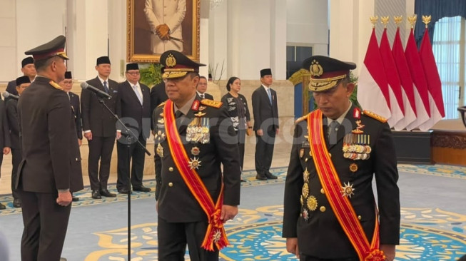 Prabowo Reshuffles Cabinet, Appoints New Police Chief and Foreign Minister. 